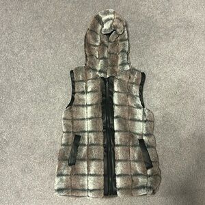 American Widgeon new w/o tags faux fur vest